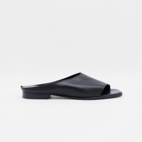 Flat black sandal Ojih About Arianne